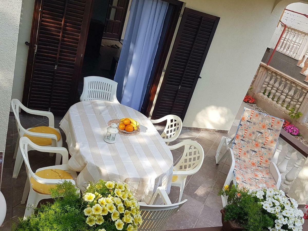 Apartment Sena 2 Привлака Екстериор снимка